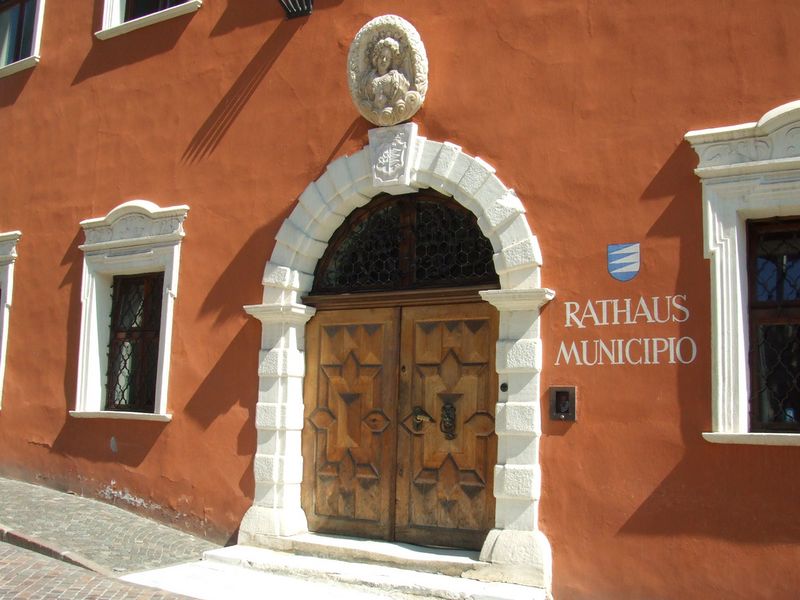 File:Rathaus Schlanders.jpg